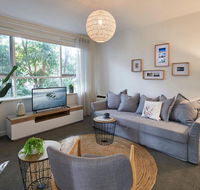 1 Bedroom Apt With Parking Stroll to Elwood Beach - eAccommodation