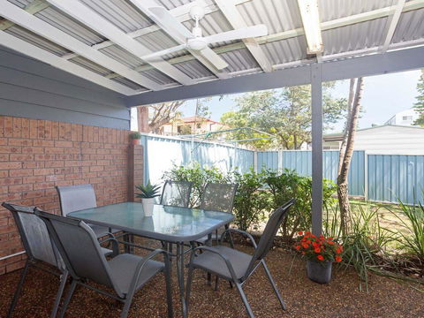 1/10 Catalina Close - So Close To The Water - eAccommodation 0