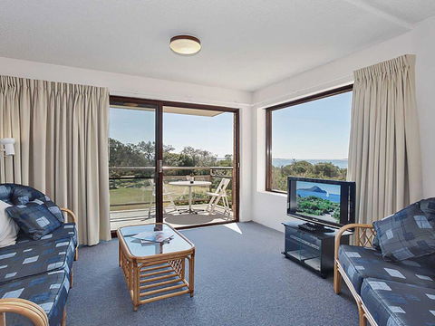 10 'Intrepid' 3 Intrepid Close - Water Views Over Shoal Bay Beach - eAccommodation 3