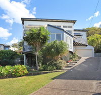 10 Barra Crescent Coolum Beach 500 BOND WIFI walking distance to beach - eAccommodation