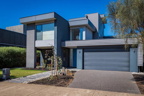 10 Sands Bvd - eAccommodation 1