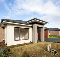 109 Cozy Cranbourne Family House 5Bed2Bath2Parking - eAccommodation