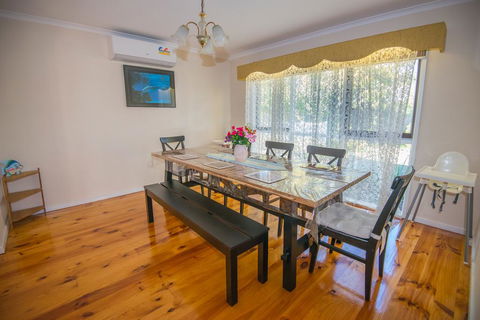 14 Bunker Crescent - eAccommodation 2