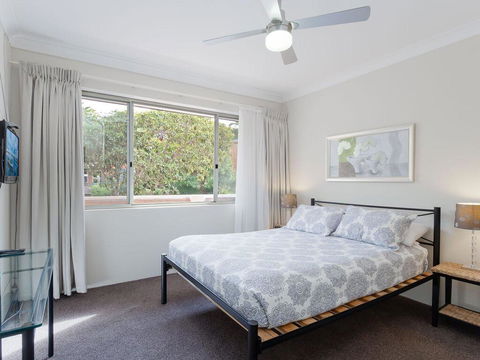 2 'Bronte Court' 17 Magnus Street - Air Con, Complex Pool And Centrally Located - eAccommodation 0