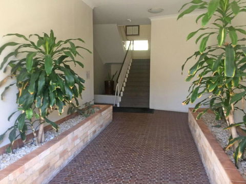 2 'Bronte Court' 17 Magnus Street - Air Con, Complex Pool And Centrally Located - eAccommodation 1