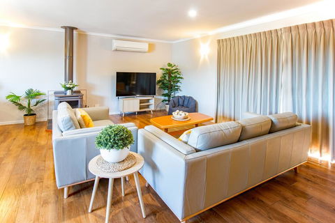 23 Martin Street - eAccommodation 3