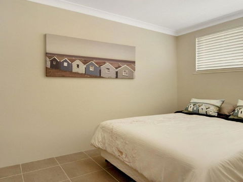 Beachside Getaway - eAccommodation 4