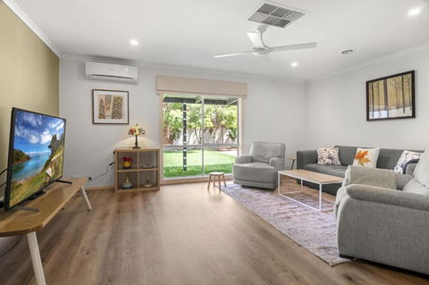 Charming 3-Bed Family Home With Amazing Garden - eAccommodation 0
