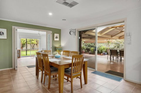 Charming 3-Bed Family Home With Amazing Garden - eAccommodation 2