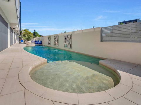 Coastal 2-Bed With Parking & Pool By The Ocean - eAccommodation 1