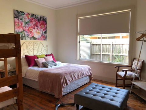 D108 Fantastic Sun Crescent Gathering - eAccommodation 0