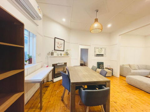 D114 Victorian Central Stay - eAccommodation 3