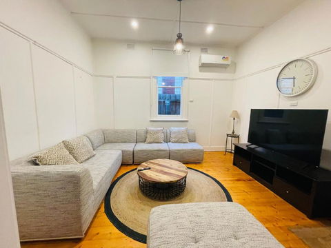 D114 Victorian Central Stay - eAccommodation 0