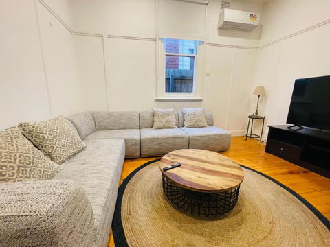 D114 Victorian Central Stay - eAccommodation 2