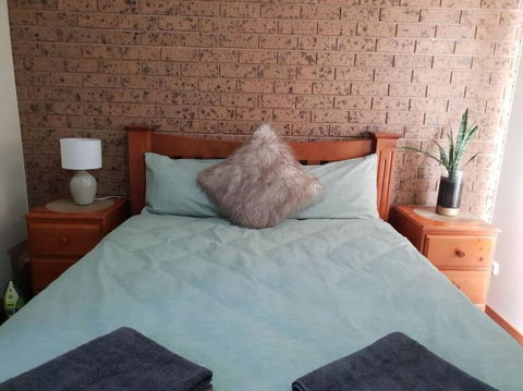 Deakin Town House - eAccommodation 1