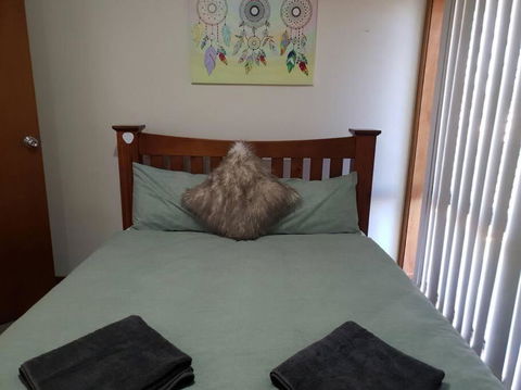 Deakin Town House - eAccommodation 2