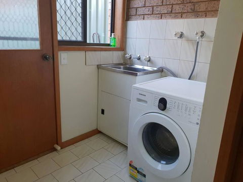 Deakin Town House - eAccommodation 4