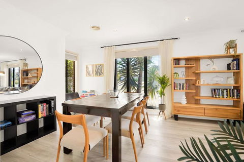 Deluxe Family Montpellier Gardens Estate - Burwood - eAccommodation 3