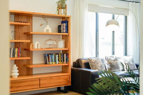 Deluxe Family Montpellier Gardens Estate - Burwood - eAccommodation 4