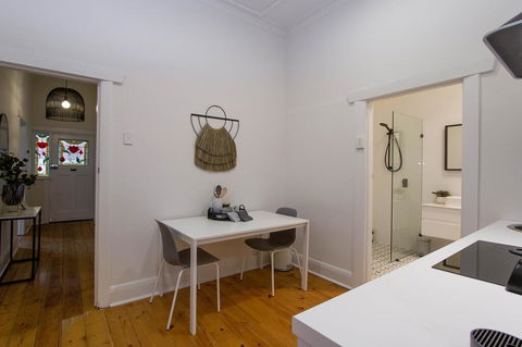 2BR Cottage With Parking Close To Adelaide CBD - eAccommodation 2