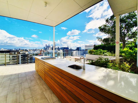 2BR Food & Drink Hub , Gym, Pool, Views, Roof Terrace - eAccommodation 1