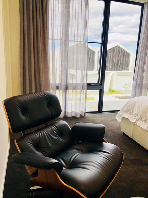 3 Bedroom Executive Luxury Beachside Townhouse - eAccommodation 3