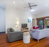 33 Bangalow - Narrawallee's Beautiful Bungalow - eAccommodation