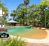 3BR Beach Escape AC Pool Tennis Wine Coffee Netflix - eAccommodation