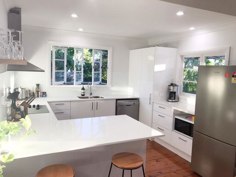 4 Bedroom House - Walk To Southbank - eAccommodation 0