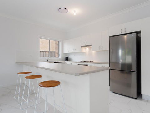 5B BENT STREET - LARGE HOUSE WITH DUCTED AIR CON, WIFI & FOXTEL - eAccommodation 2