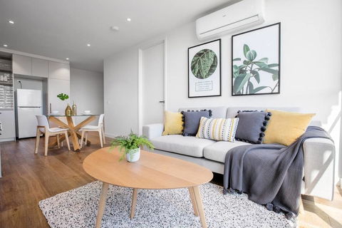 61, Boutique One-bedroom, Boxhill Central, Mall - eAccommodation 0
