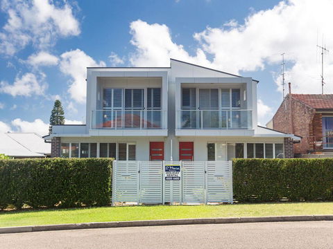 7 Judith Street - Stunning Duplex With Ducted Air - eAccommodation 0