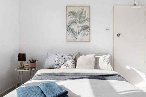 A Bright & Comfy Beach Studio, 5min Walk To Bondi Beach - eAccommodation 3