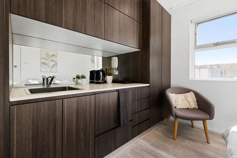 A Bright & Comfy Beach Studio, 5min Walk To Bondi Beach - eAccommodation 2