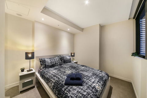 A Central & Cozy 2BR Apt Near Federation Square - eAccommodation 1
