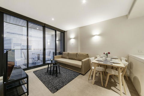 A Central & Cozy 2BR Apt Near Federation Square - eAccommodation 0