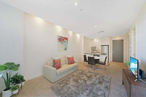 A Comfy & Central 2BR Apt Near Flinders Station - eAccommodation 1