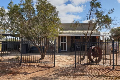 A Real Bush Retreat. Kangas, Emus & Starry Skies. - eAccommodation 0