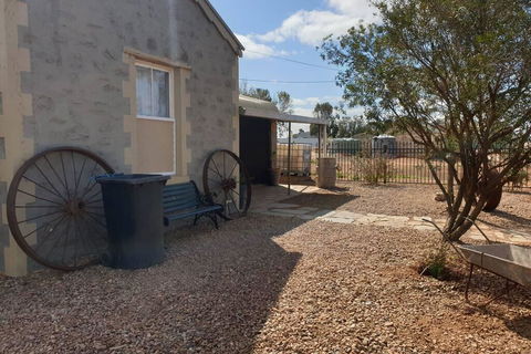 A Real Bush Retreat. Kangas, Emus & Starry Skies. - eAccommodation 3
