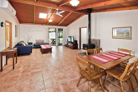 Abbey Beach Shack - eAccommodation 1