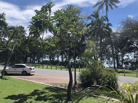 Absolute Beachfront - eAccommodation 3