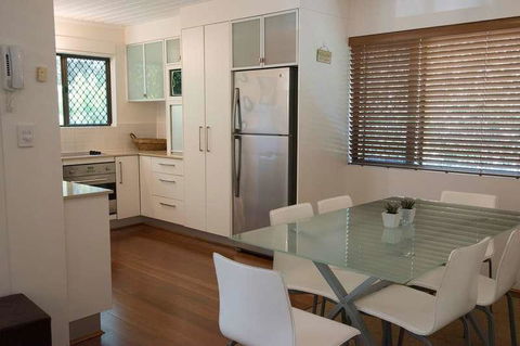 Absolute Beachfront - Mooloolaba - eAccommodation 1
