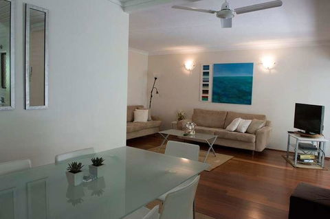 Absolute Beachfront - Mooloolaba - eAccommodation 2