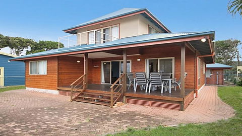 Absolute Beachfront At Hastings - eAccommodation 2