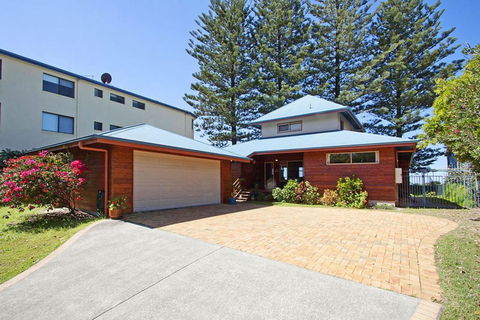 Absolute Beachfront At Hastings - eAccommodation 1