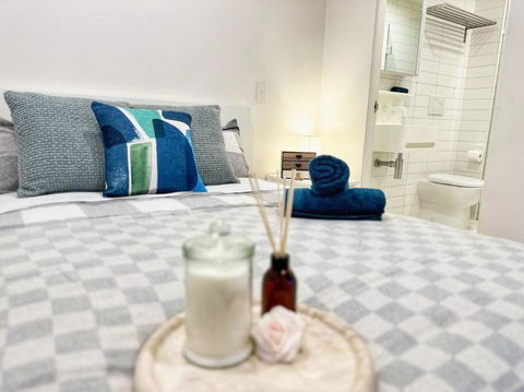 ES2410-2Bed 2Bath Vision Apt With Balcony, Pool & Gym - eAccommodation 0