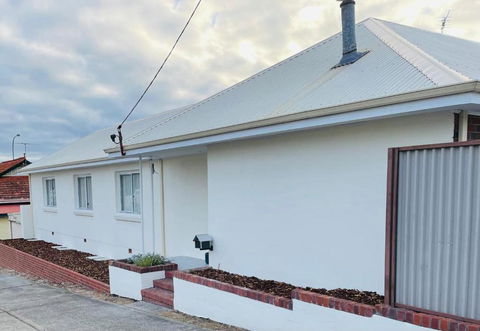 Executive Central Home - eAccommodation 0