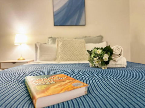 FC104 -1 BATH 2 BR Modern Oasis With, Pool & Gym - eAccommodation 2