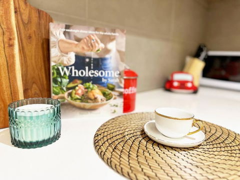 FC104 -1 BATH 2 BR Modern Oasis With, Pool & Gym - eAccommodation 3