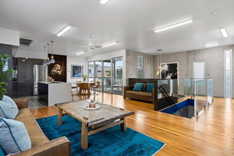 Exquisite Beachside Mansion - eAccommodation 3